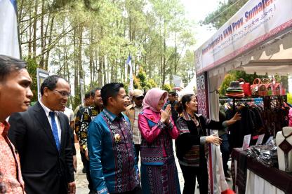 Puluhan Stan Pameran Produk Andalan Meriahkan Event Lake Toba Fashion Week & Agriculture